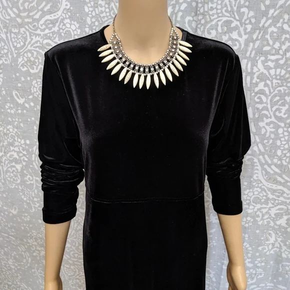 Holiday Ready Black Long Sleeve Velvet Velour Dress - Picture 3 of 7